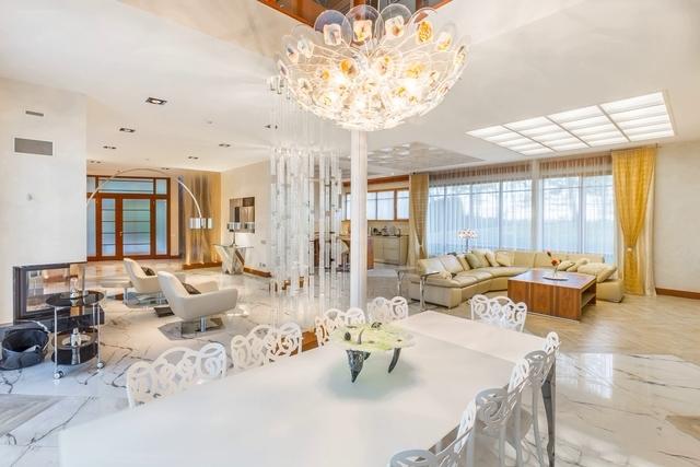 Вилла с видом на море в Юрмале на первой линии.